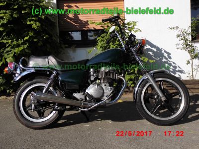 Honda_CM400T_NC01_Oldtimer_Chopper_british_racing_green_US-Modell_kurzer_Heckfender_und_Frontfender_offener_43PS_Motor_original_Haltebuegel_neuer_JAMA-Auspuff_e13-41.jpg