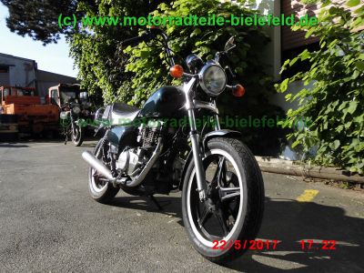 Honda_CM400T_NC01_Oldtimer_Chopper_british_racing_green_US-Modell_kurzer_Heckfender_und_Frontfender_offener_43PS_Motor_original_Haltebuegel_neuer_JAMA-Auspuff_e13-42.jpg