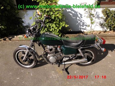 Honda_CM400T_NC01_Oldtimer_Chopper_british_racing_green_US-Modell_kurzer_Heckfender_und_Frontfender_offener_43PS_Motor_original_Haltebuegel_neuer_JAMA-Auspuff_e13-5.jpg