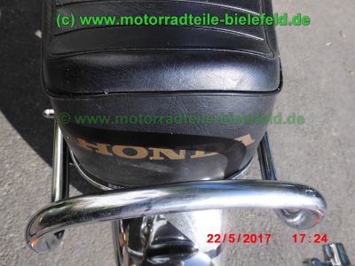 Honda_CM400T_NC01_Oldtimer_Chopper_british_racing_green_US-Modell_kurzer_Heckfender_und_Frontfender_offener_43PS_Motor_original_Haltebuegel_neuer_JAMA-Auspuff_e13-58.jpg