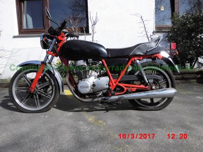 Yamaha_XS400_2A2_SOHC_schwarz_roter_Rahmen_Sito-Auspuff_–_wie_XS400SE_4G5_XS_250_360_1U4_1U5-39.jpg
