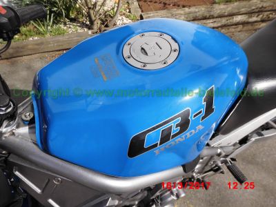 Honda_CB-1_CB400F_NC27_blau_Tankdellen_-_Motor_Technik_wie_CBR400RR_NC23_NC29-13.jpg