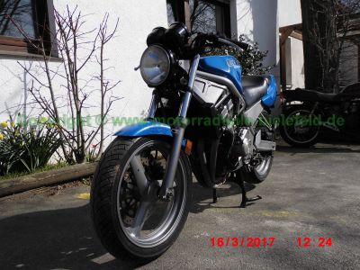 Honda_CB-1_CB400F_NC27_blau_Tankdellen_-_Motor_Technik_wie_CBR400RR_NC23_NC29-3.jpg