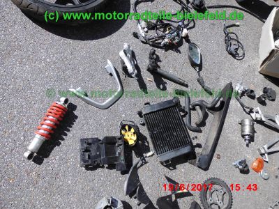 Honda_CBR125R_JC34_rot_Sturz_-_plus_Teile_Ersatzteile_parts_spares_spare-parts_ricambi_repuestos_wie_JC39-11.jpg