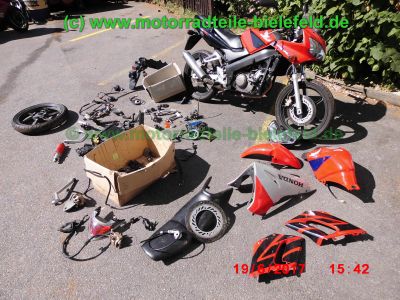 Honda_CBR125R_JC34_rot_Sturz_-_plus_Teile_Ersatzteile_parts_spares_spare-parts_ricambi_repuestos_wie_JC39-3.jpg