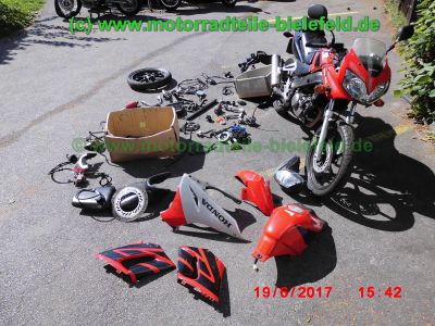 Honda_CBR125R_JC34_rot_Sturz_-_plus_Teile_Ersatzteile_parts_spares_spare-parts_ricambi_repuestos_wie_JC39-4.jpg