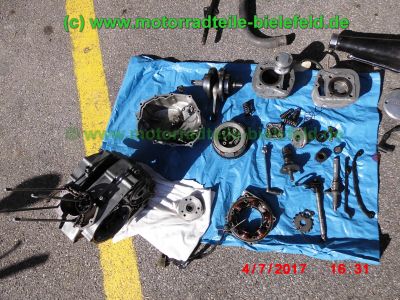 Honda_CB125J_blau_Oldtimer_1978_teilzerlegt_plus_Ersatzteile_Teile_spare-parts_ricambi_repuestos_–_Technik_wie_CB125S_CG125_XL125K_SL125-10.jpg
