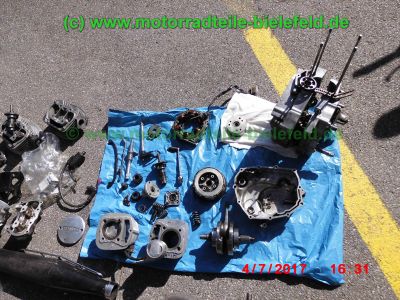Honda_CB125J_blau_Oldtimer_1978_teilzerlegt_plus_Ersatzteile_Teile_spare-parts_ricambi_repuestos_–_Technik_wie_CB125S_CG125_XL125K_SL125-11.jpg