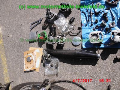 Honda_CB125J_blau_Oldtimer_1978_teilzerlegt_plus_Ersatzteile_Teile_spare-parts_ricambi_repuestos_–_Technik_wie_CB125S_CG125_XL125K_SL125-12.jpg