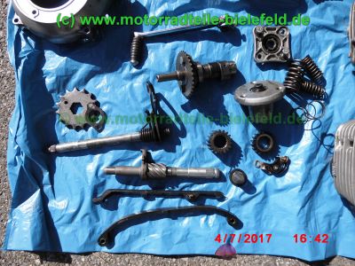 Honda_CB125J_blau_Oldtimer_1978_teilzerlegt_plus_Ersatzteile_Teile_spare-parts_ricambi_repuestos_–_Technik_wie_CB125S_CG125_XL125K_SL125-61.jpg
