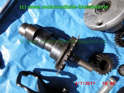 Honda_CB125J_blau_Oldtimer_1978_teilzerlegt_plus_Ersatzteile_Teile_spare-parts_ricambi_repuestos_–_Technik_wie_CB125S_CG125_XL125K_SL125-62.jpg