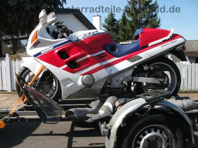 Honda_CBR_1000_F_SC24_HRC_rot-weiss-blau_4in1_Auspuff_Gepaecktraeger_Tourenscheibe_Soziusabdeckung_2.jpg