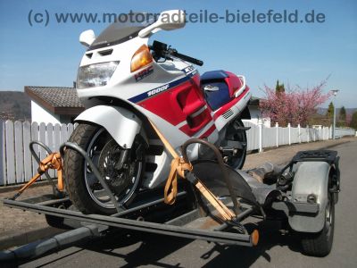 Honda_CBR_1000_F_SC24_HRC_rot-weiss-blau_4in1_Auspuff_Gepaecktraeger_Tourenscheibe_Soziusabdeckung_3.jpg