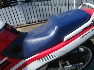 Honda_CBR_1000_F_SC24_HRC_rot-weiss-blau_4in1_Auspuff_Gepaecktraeger_Tourenscheibe_Soziusabdeckung_38.jpg