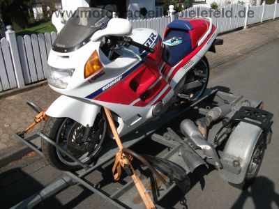 Honda_CBR_1000_F_SC24_HRC_rot-weiss-blau_4in1_Auspuff_Gepaecktraeger_Tourenscheibe_Soziusabdeckung_7.jpg