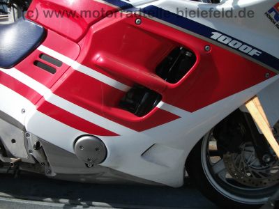 Honda_CBR_1000_F_SC24_HRC_rot-weiss-blau_4in1_Auspuff_Gepaecktraeger_Tourenscheibe_Soziusabdeckung_87.jpg